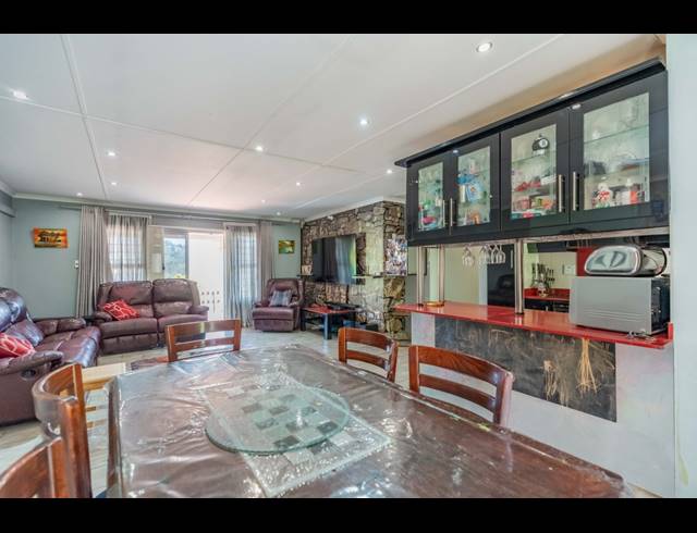 3 BEDROOM TOWNHOUSE FOR SALE IN SHERWOOD